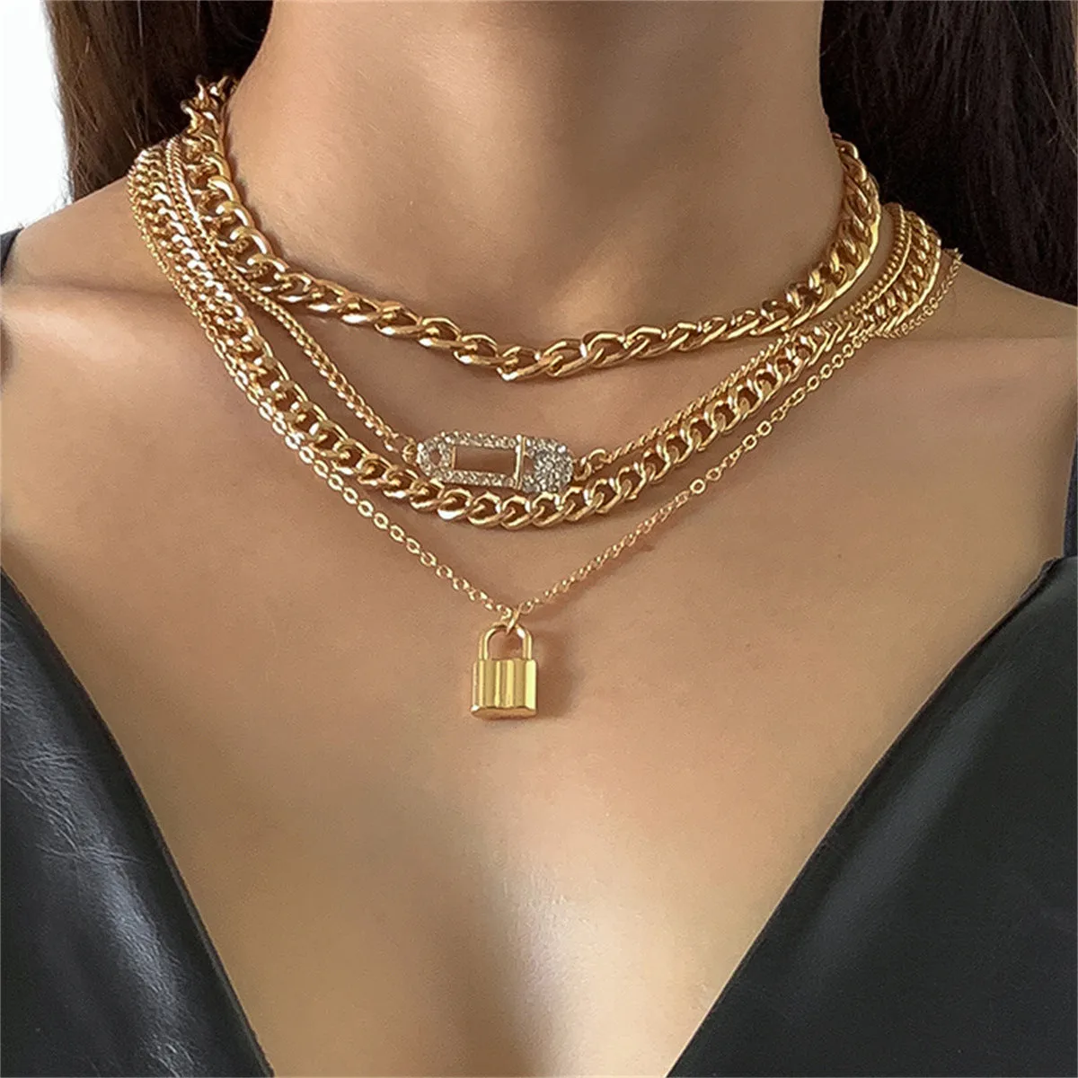 4pcs Women's Chain Necklace Set Pin And LockChoker For Women Unisex Necklace