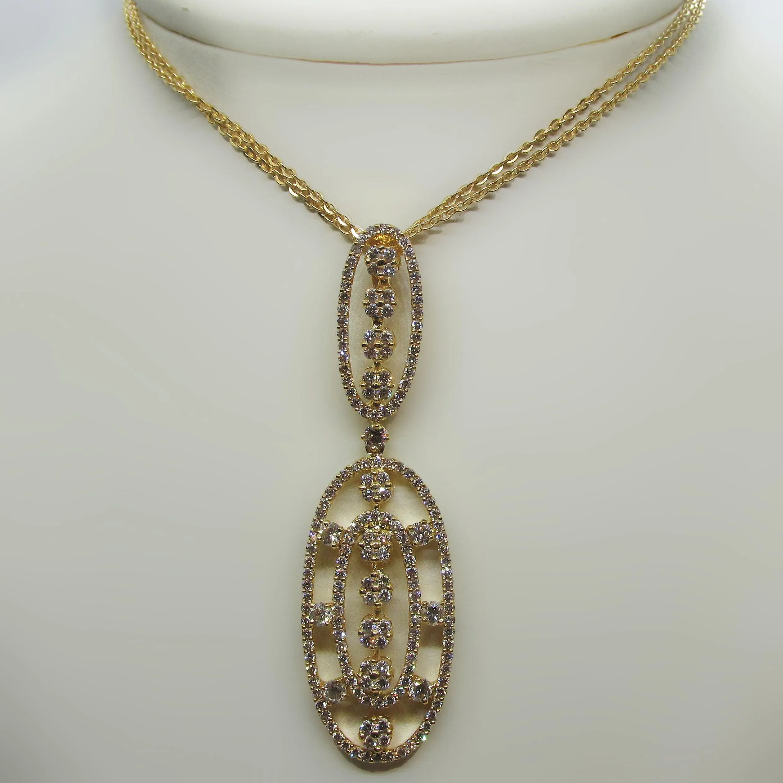 Diamond Drop Pendant in 18K Yellow Gold Necklace