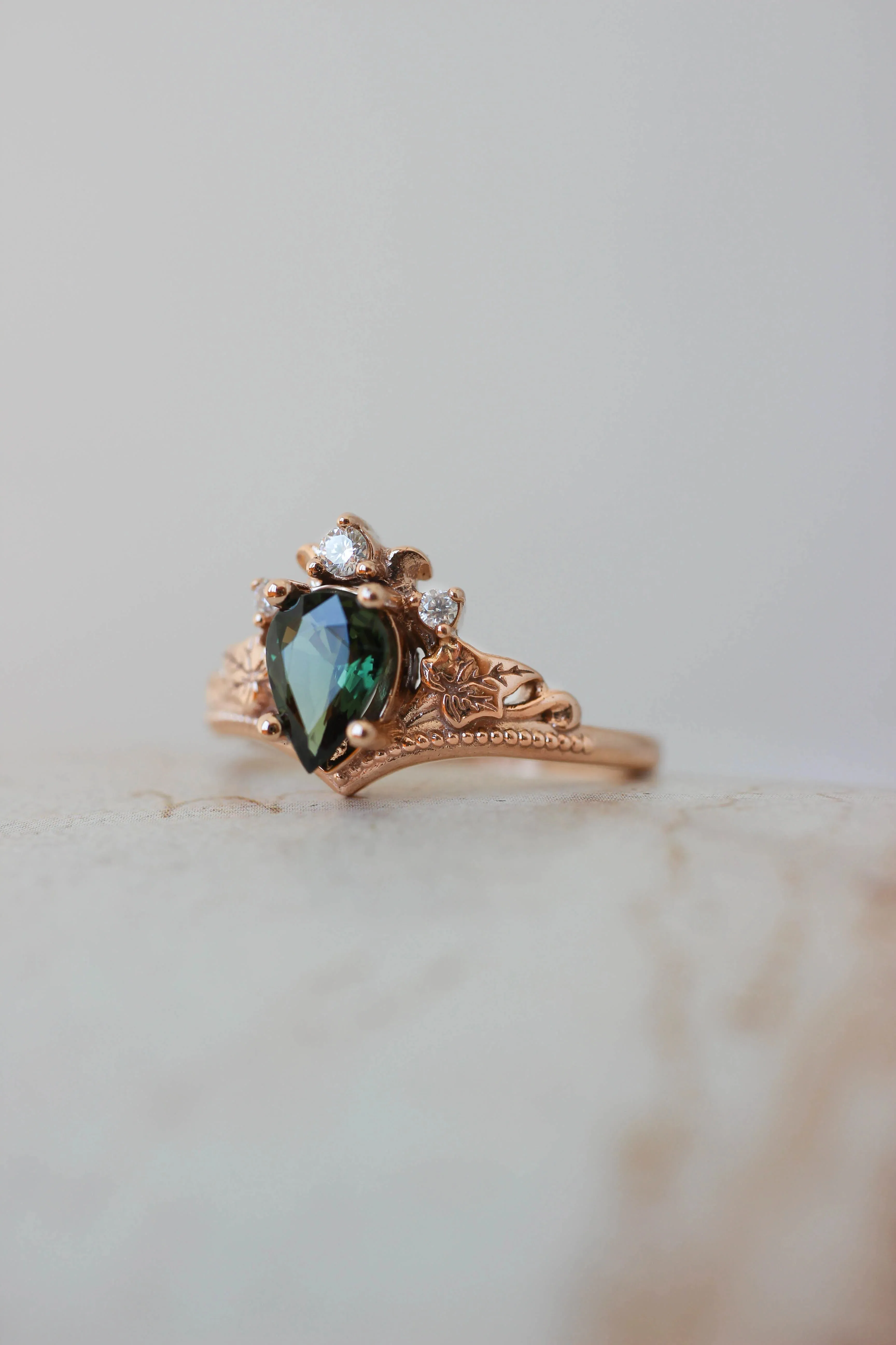 Engagement ring with green sapphire and diamonds / Ariadne pear cut