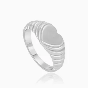 Este Heart Signet Ring in Silver