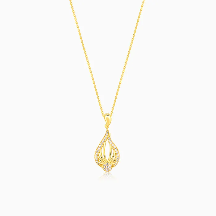 Golden Glint Pendant With Link Chain