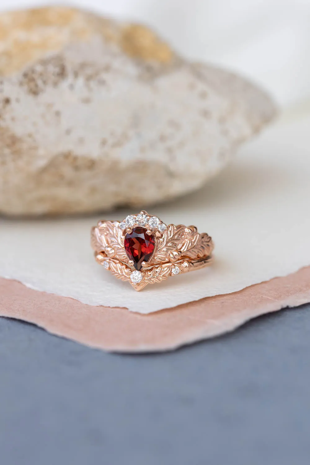 Oak leaves bridal ring set with natural garnet, nature inspired engagement and wedding rings / Royal Oak