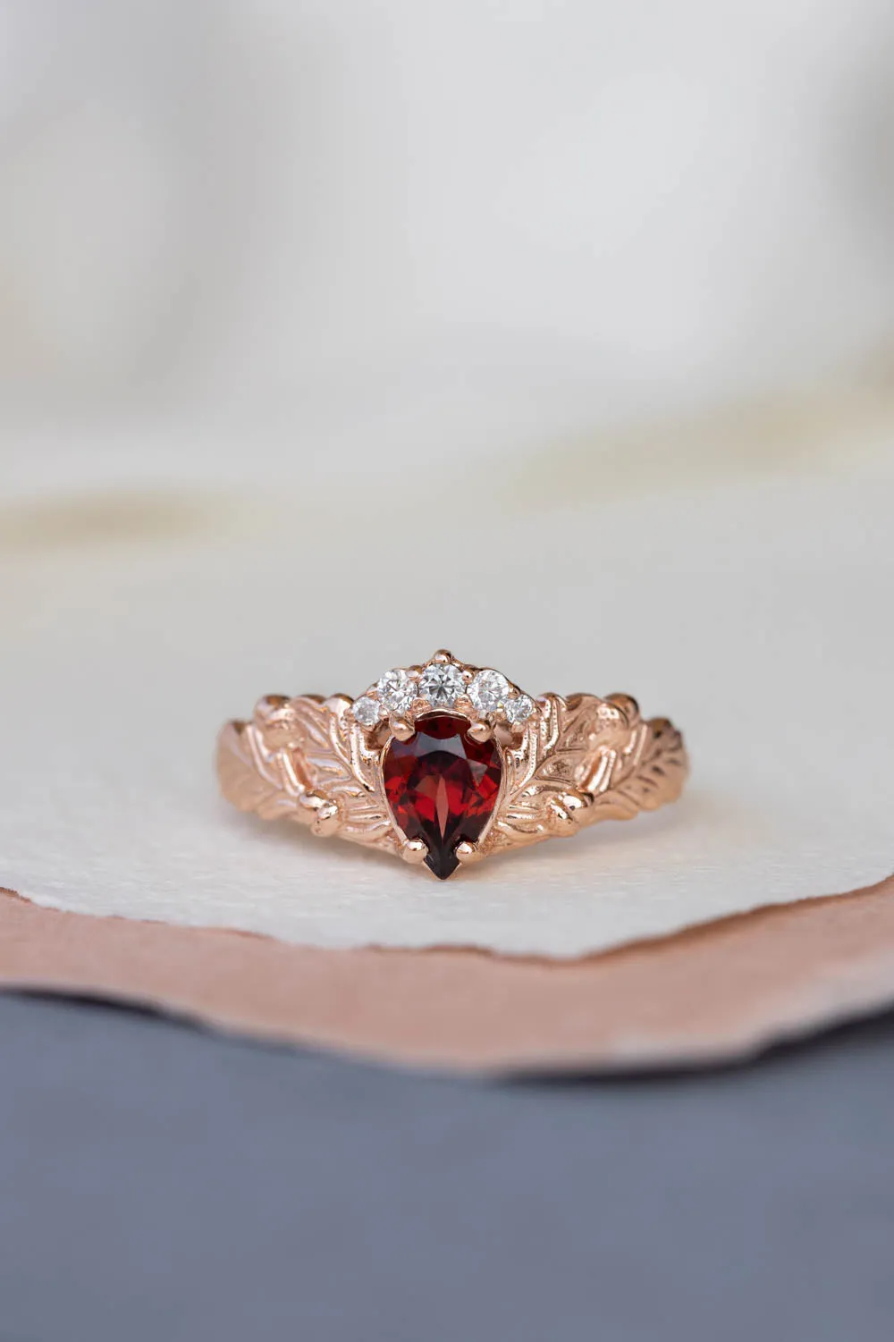 Oak leaves bridal ring set with natural garnet, nature inspired engagement and wedding rings / Royal Oak