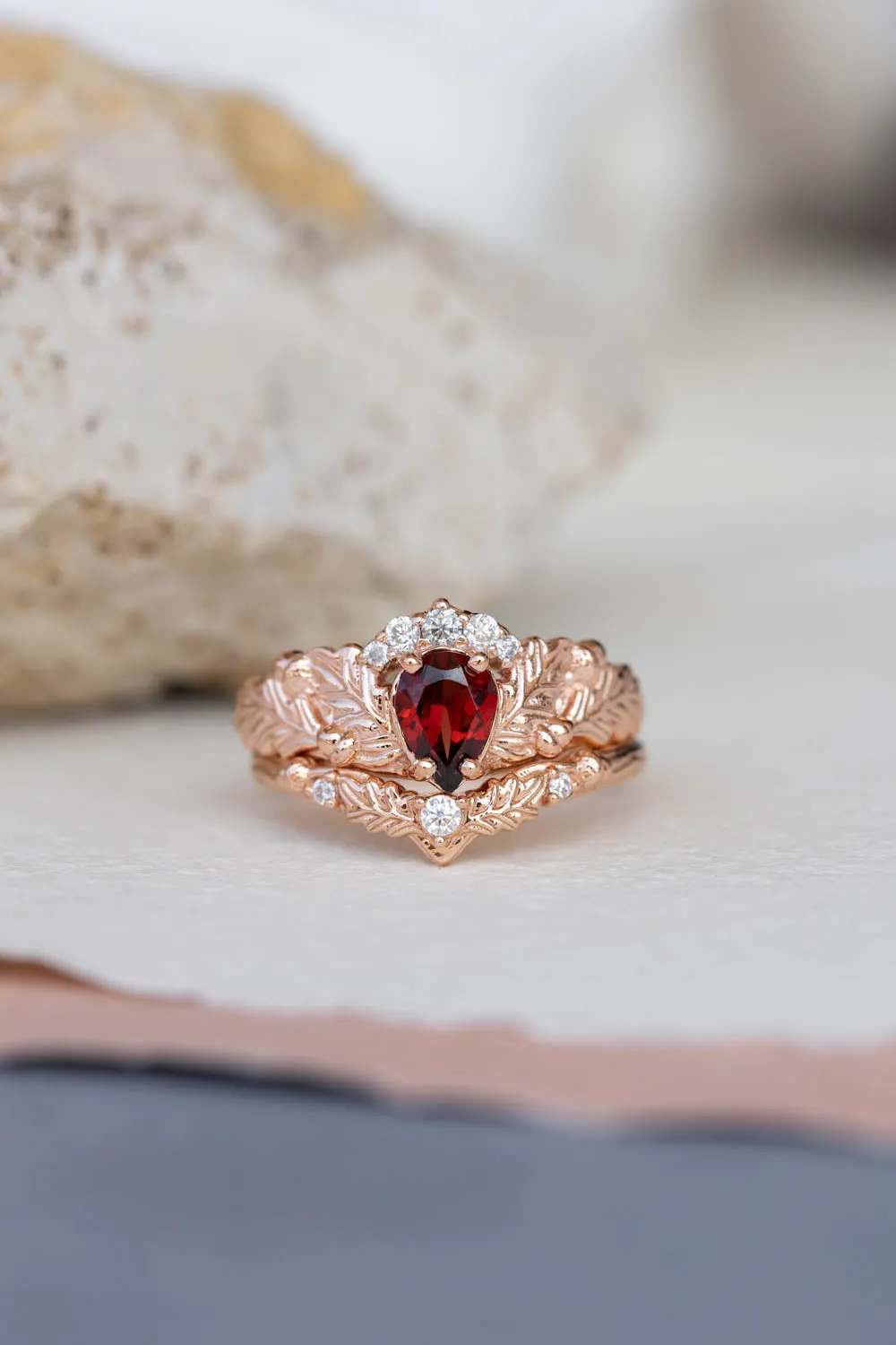 Oak leaves bridal ring set with natural garnet, nature inspired engagement and wedding rings / Royal Oak