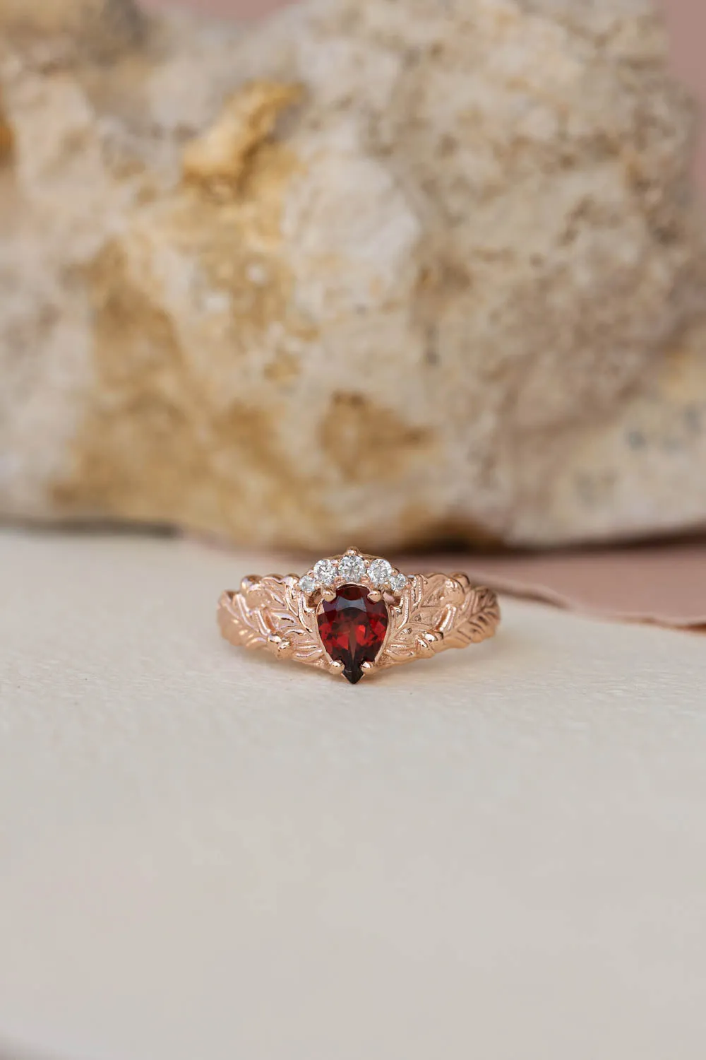 Oak leaves bridal ring set with natural garnet, nature inspired engagement and wedding rings / Royal Oak