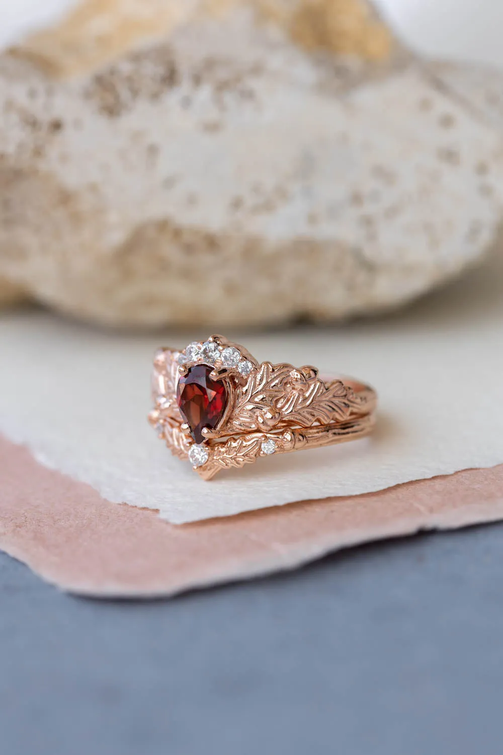 Oak leaves bridal ring set with natural garnet, nature inspired engagement and wedding rings / Royal Oak