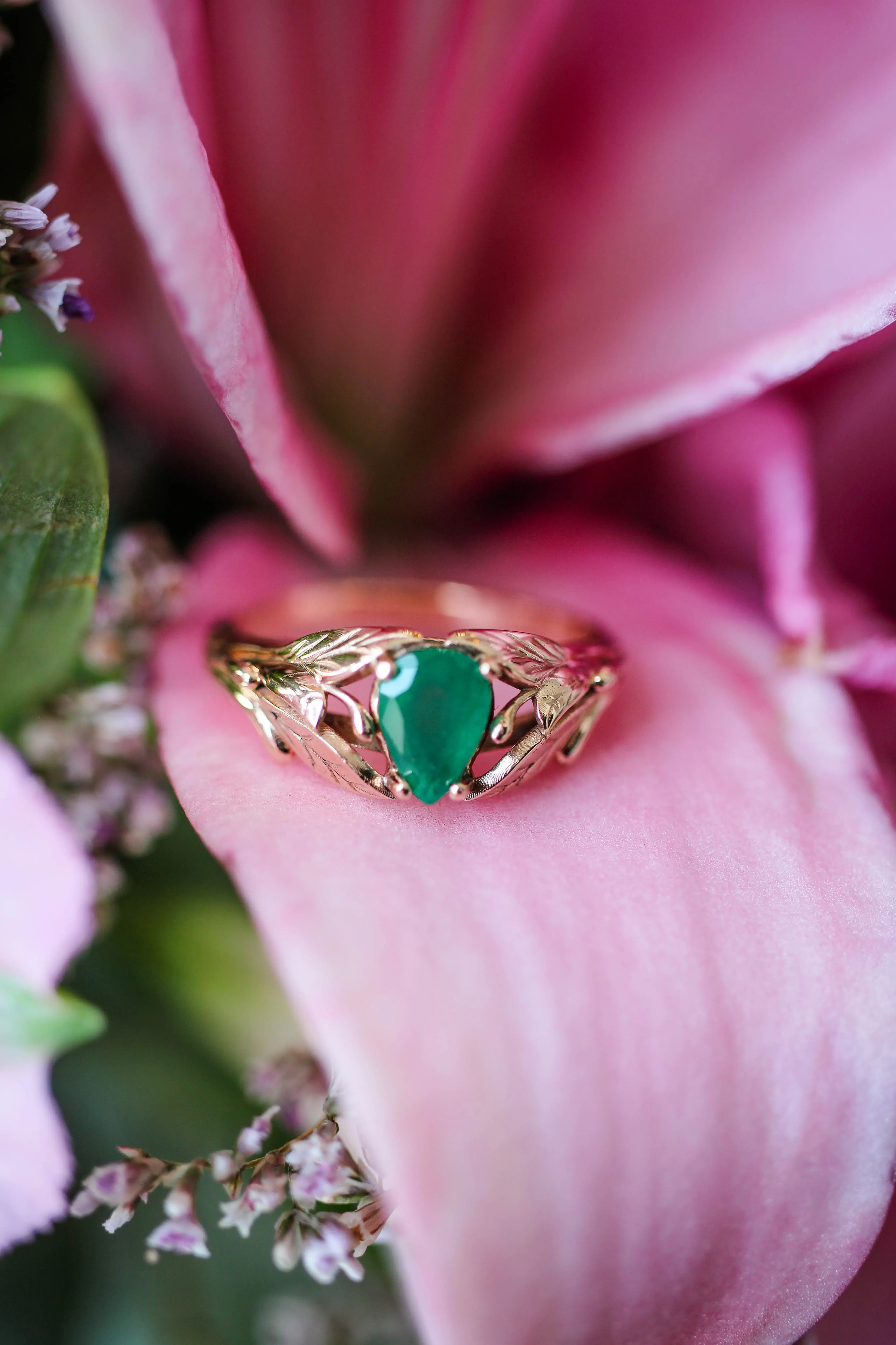 Pear cut emerald ring, leaves engagement ring / Wisteria