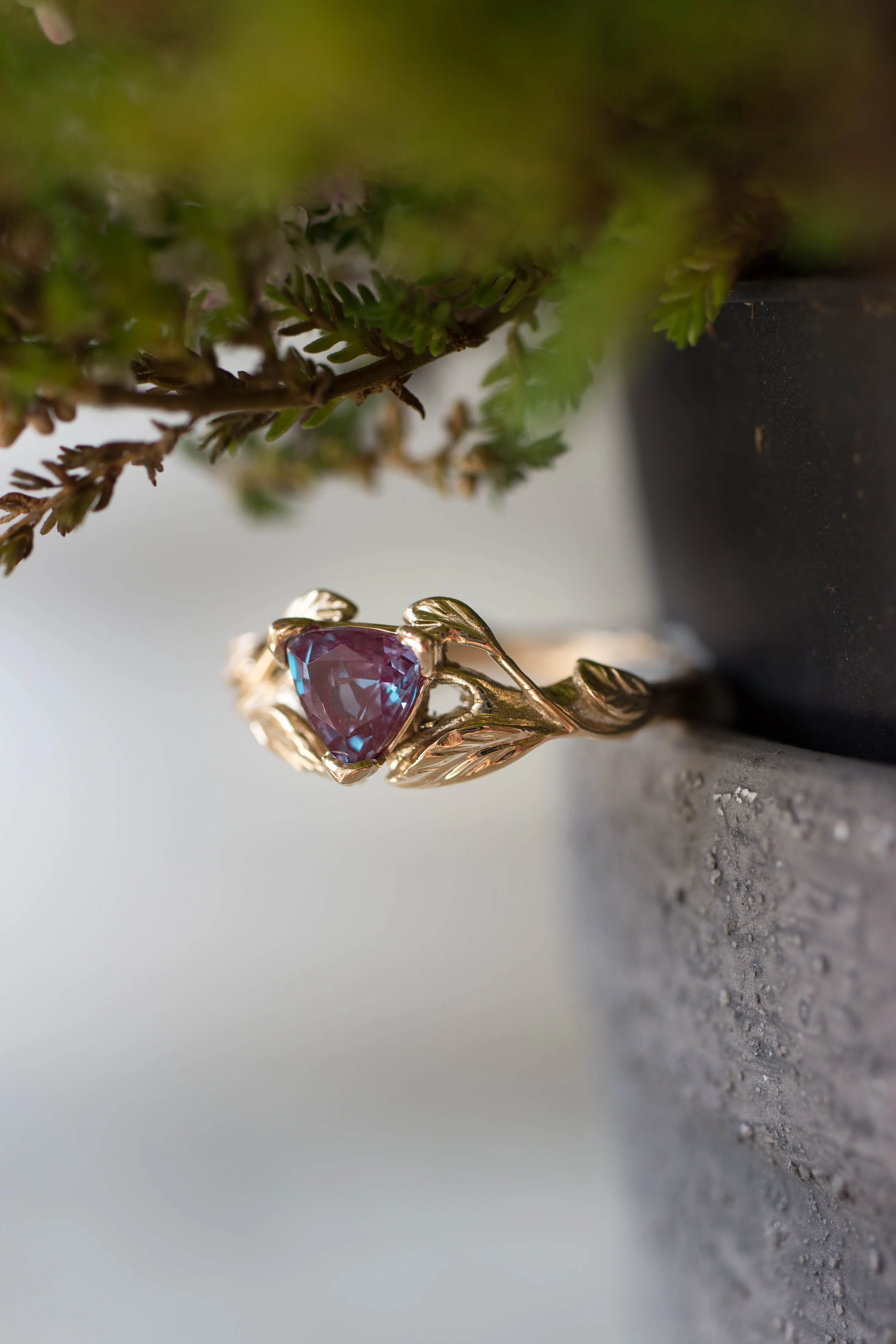 Trillion cut alexandrite ring / Clematis