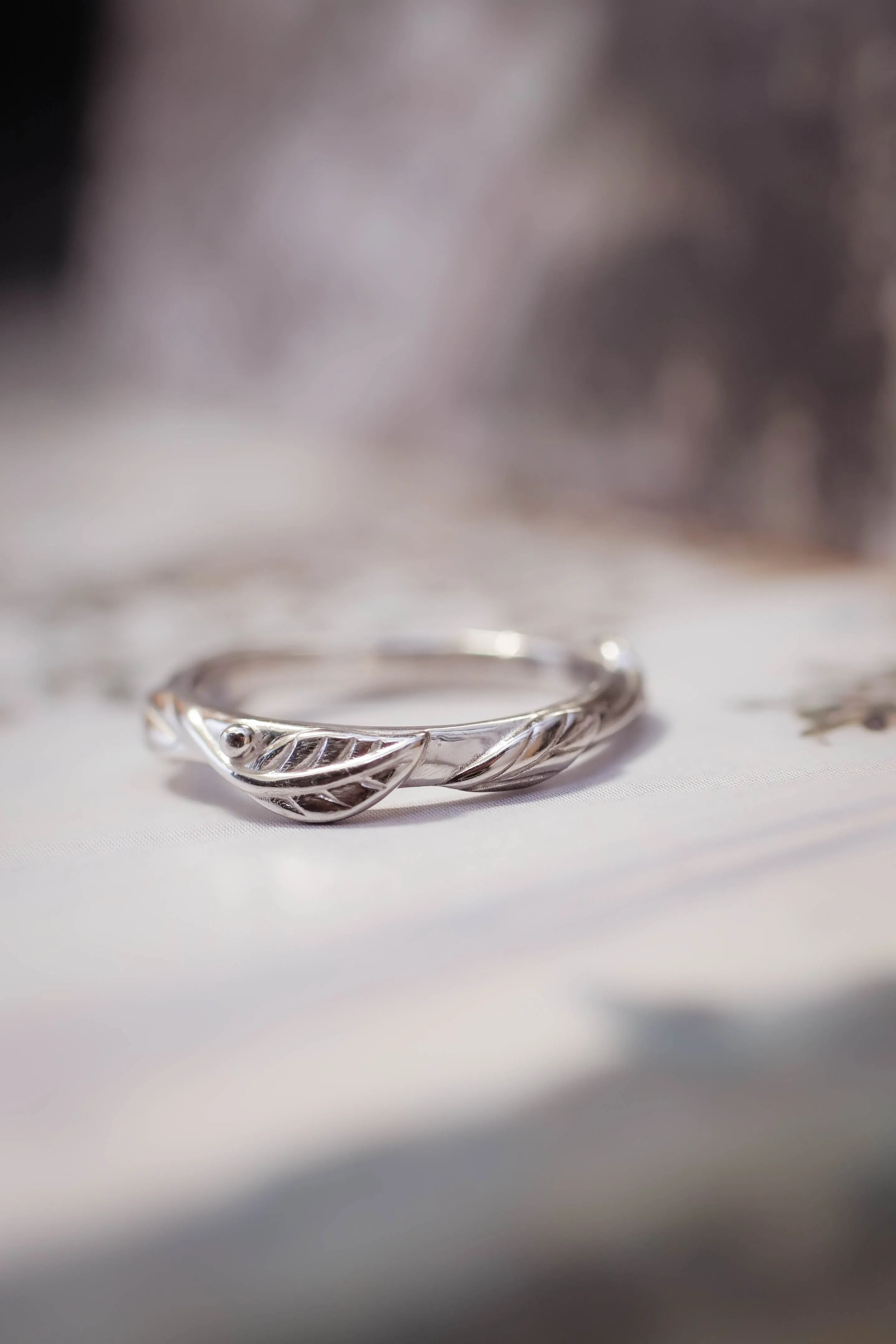 Twig ring with five leaves, stacking wedding band for woman