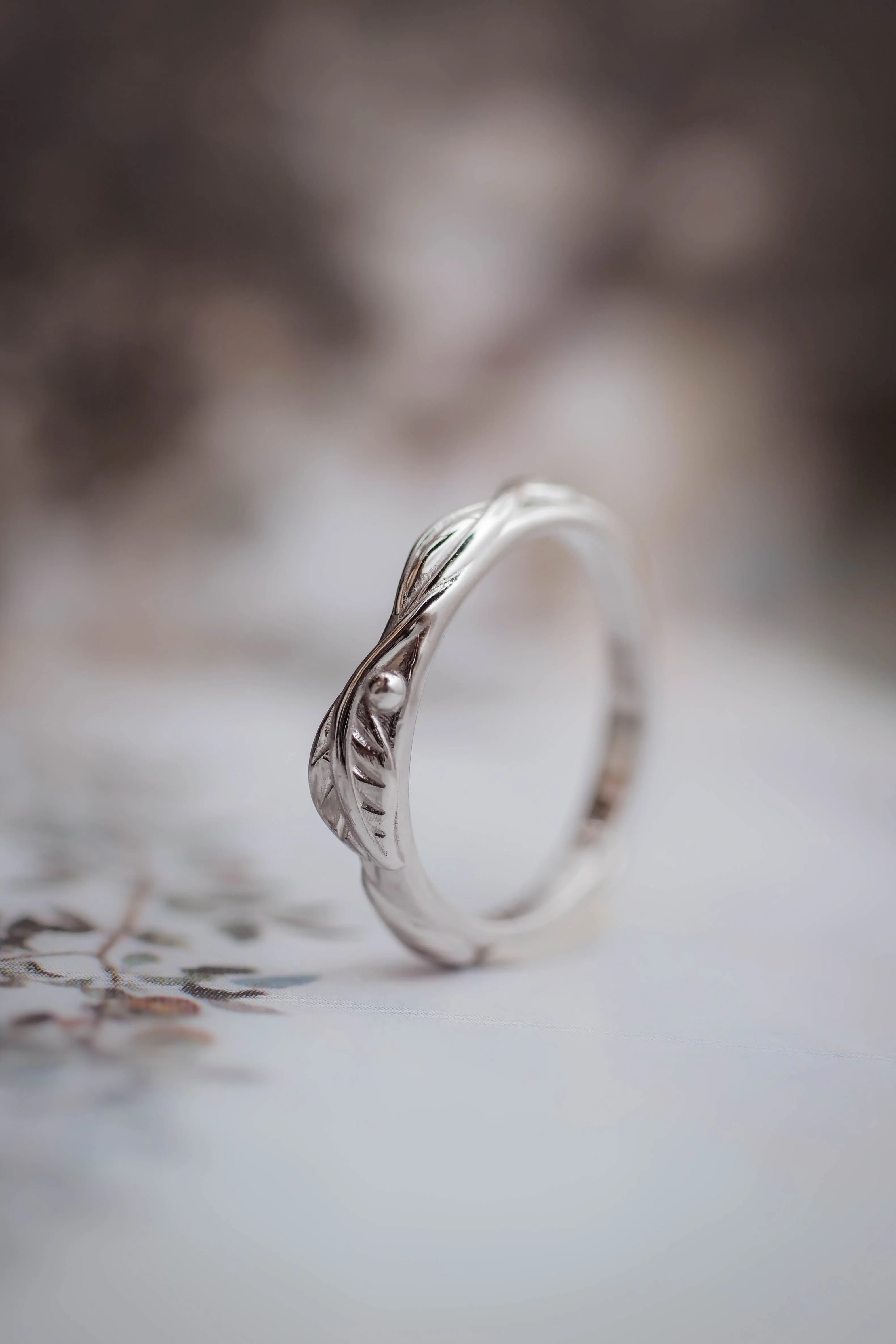 Twig ring with five leaves, stacking wedding band for woman