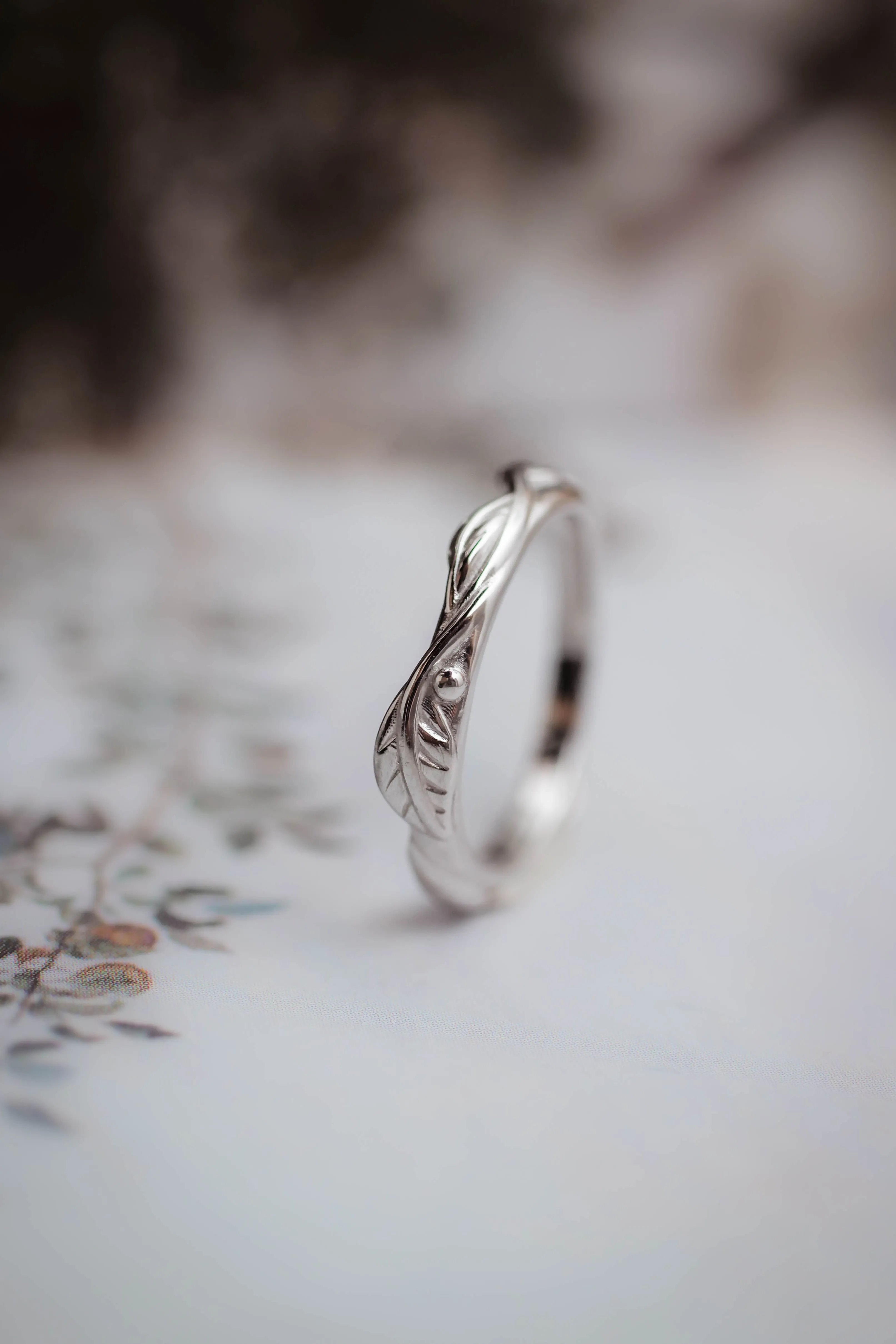 Twig ring with five leaves, stacking wedding band for woman