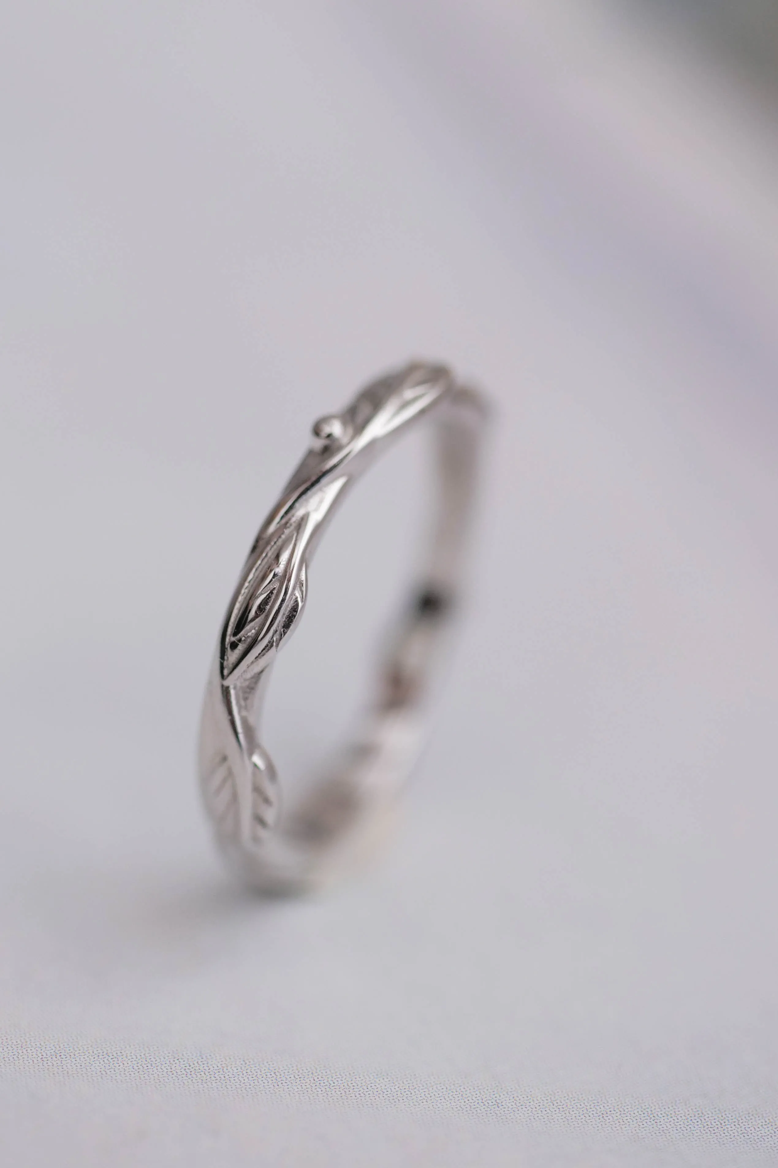 Twig ring with five leaves, stacking wedding band for woman